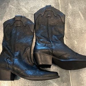 Black western boots size 40